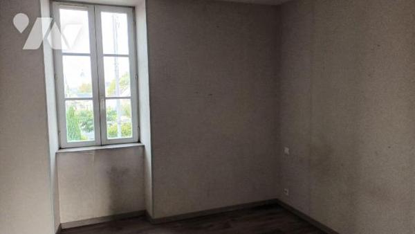 Maison à usage d'habitation, comprenant :
- au rez de chaussée : cuisine ouverte sur séjour, u...