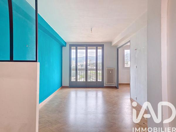 Location appartement 3 pièces 61 m² Toulon