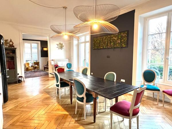 Maison 11 pièce(s) 8 chambre(s) 310 m²
