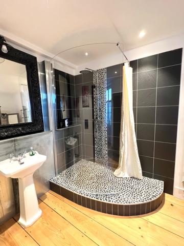 Maison 11 pièce(s) 8 chambre(s) 310 m²