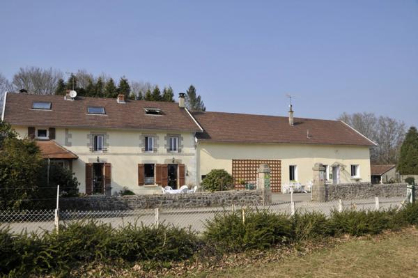 SUPERBE FERME AUBERGE, VENTE PRODUITS DE LA FERME, ELEVAGE.PRIX DU FONDS 102.000€ MURS 593.000€ FAI