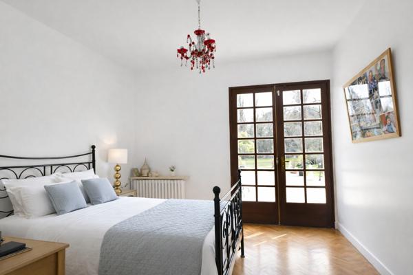 Gradignan (33170) Propriété de charme avec piscine au cœur d’un parc de 6 000 m² – Gradignan