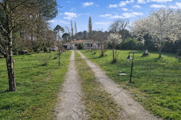 Gradignan (33170) Propriété de charme avec piscine au cœur d’un parc de 6 000 m² – Gradignan