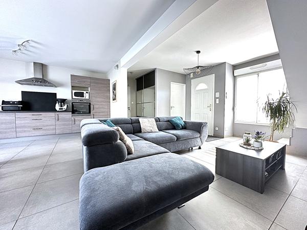 Maison de 2012, 3 chambres, garage, terrain 623 m2