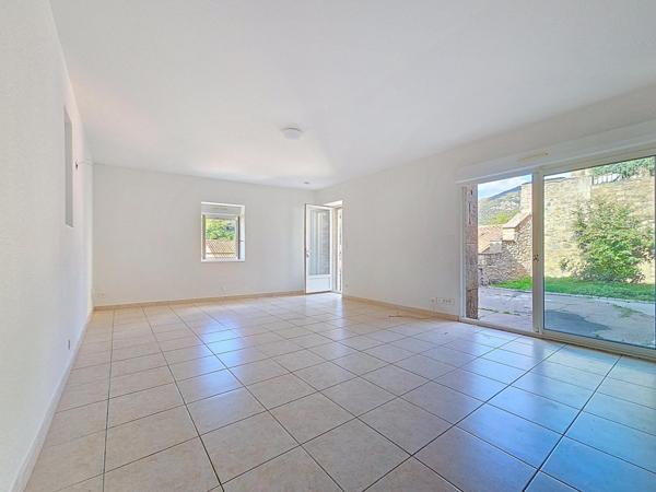 Nouveauté sur Graissessac – Maison de village non mitoyenne avec terrasse et vue dégagée