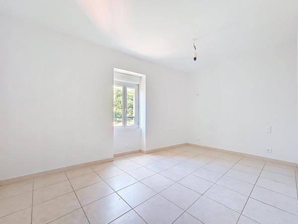 Nouveauté sur Graissessac – Maison de village non mitoyenne avec terrasse et vue dégagée