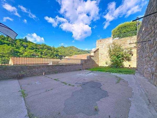 Nouveauté sur Graissessac – Maison de village non mitoyenne avec terrasse et vue dégagée
