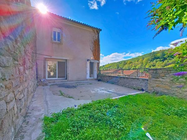Nouveauté sur Graissessac – Maison de village non mitoyenne avec terrasse et vue dégagée