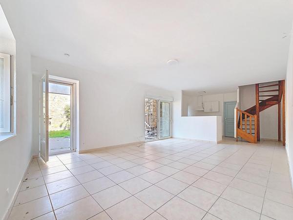 Nouveauté sur Graissessac – Maison de village non mitoyenne avec terrasse et vue dégagée