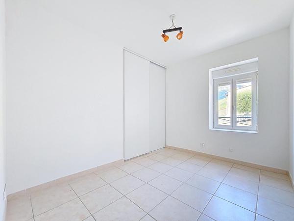 Nouveauté sur Graissessac – Maison de village non mitoyenne avec terrasse et vue dégagée