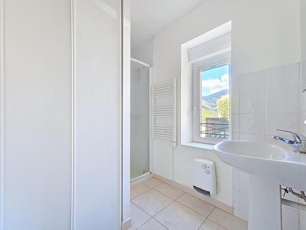 Nouveauté sur Graissessac – Maison de village non mitoyenne avec terrasse et vue dégagée