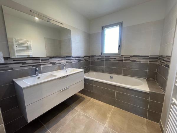 L’ISLE-SUR-LA-SORGUE – MAISON NEUVE AVEC PISCINE ET 4 CHAMBRES