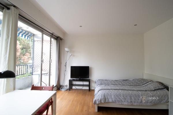 Studio meublé avec balcon dans résidence verdoyante