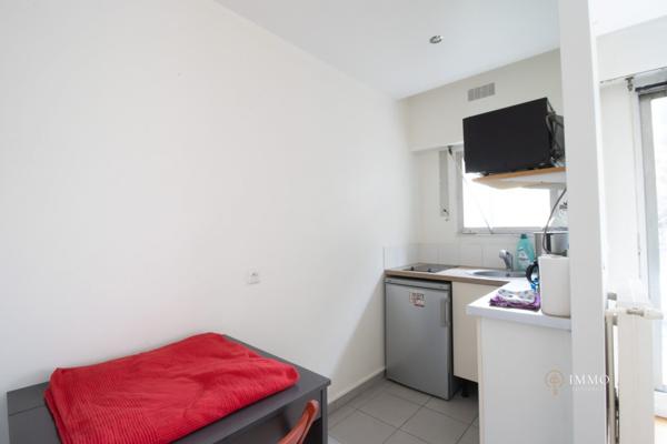 Studio meublé avec balcon dans résidence verdoyante