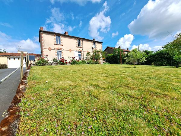 Maison Saint Laurent Sur Sèvre 143m² environ.