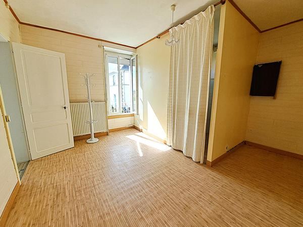 Maison Saint Laurent Sur Sèvre 143m² environ.