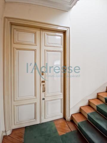 PARIS 16 ème Vaste appartement + deux chambres de bonnes