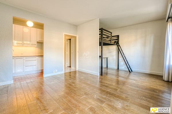 Versailles Notre Dame - Studio de 38.20 m² carrez situé au 1er étage avec ascenseur et box €345 000 ** - Référence 25480