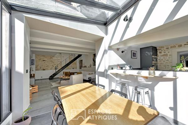 Maison pleine de charme avec extérieur intimiste et garage en coeur de village