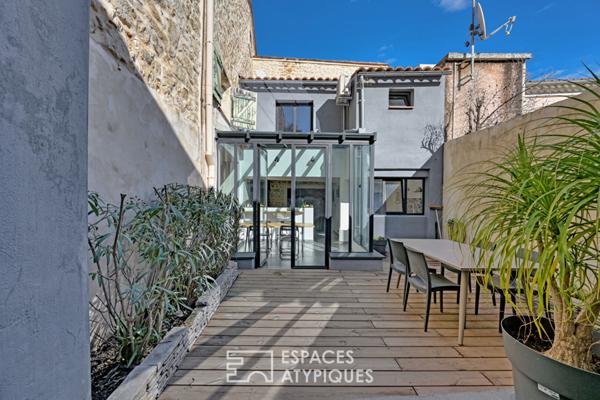 Maison pleine de charme avec extérieur intimiste et garage en coeur de village