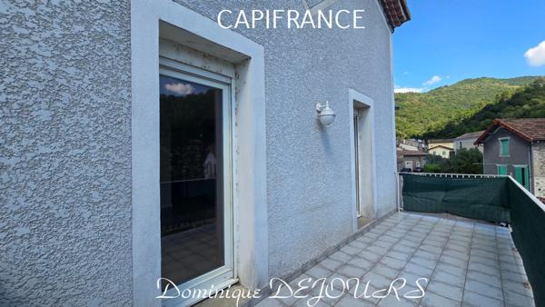 SAINT FORTUNAT SUR EYRIEUX (07), IMMEUBLE, 2 APPARTEMENTS avec terrasses.