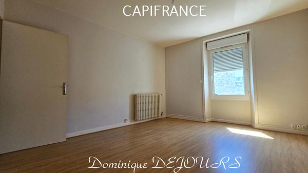SAINT FORTUNAT SUR EYRIEUX (07), IMMEUBLE, 2 APPARTEMENTS avec terrasses.