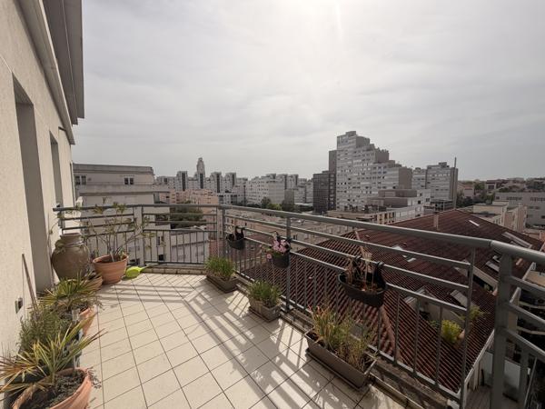 LOCATION 69100 VIELLEURBANNE - APPARTEMENT T3 D'EXCEPTION AU 7ème ETAGE AVEC TERRASSE