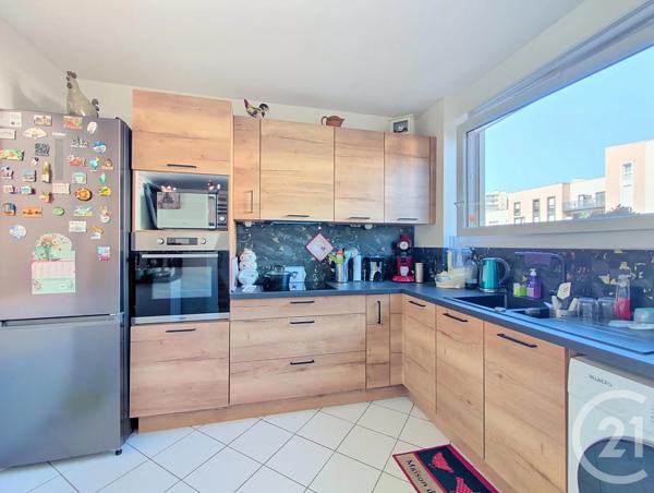 Appartement F4 à vendre  4 pièces - 67,86 m 2   MELUN  - 77