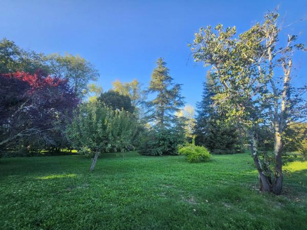 Belle Maison avec jardin arboré au calme - A LAUZERTE (82110)