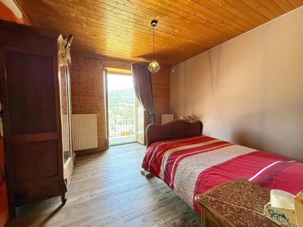 Appartement à vendre 6 pièces AGNIERES EN DEVOLUY (05) avec garage et jardin