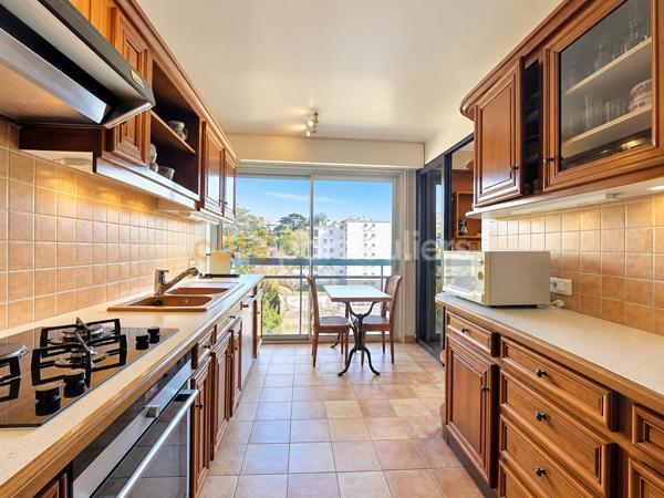 Vente
                Appartement94 m² - 5 Pièces -
                    SAINT GERMAIN EN LAYE (78100)