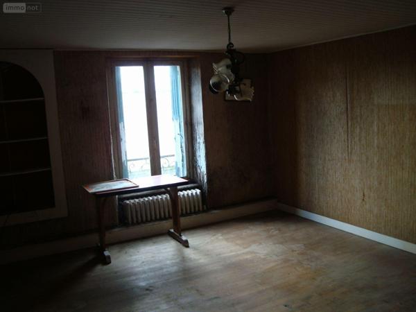 Local mixte (Pro/Hab) à vendre à Cléguérec dans le Morbihan (56480), ref : 063-192