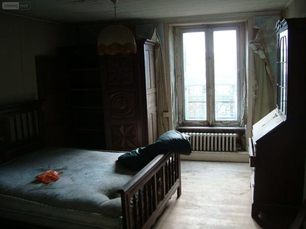 Local mixte (Pro/Hab) à vendre à Cléguérec dans le Morbihan (56480), ref : 063-192