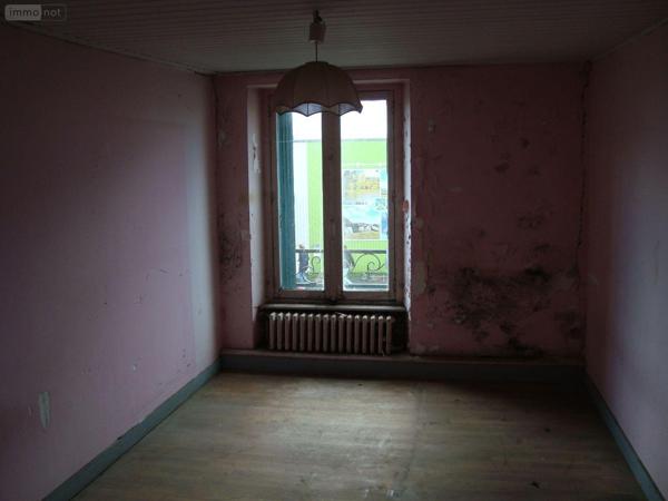 Local mixte (Pro/Hab) à vendre à Cléguérec dans le Morbihan (56480), ref : 063-192