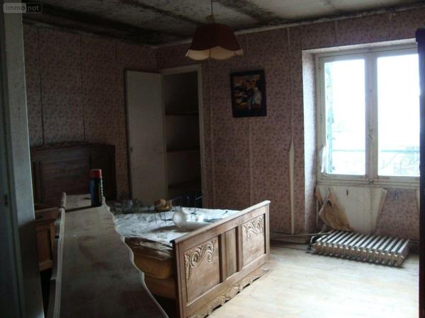 Local mixte (Pro/Hab) à vendre à Cléguérec dans le Morbihan (56480), ref : 063-192