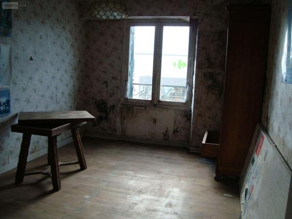 Local mixte (Pro/Hab) à vendre à Cléguérec dans le Morbihan (56480), ref : 063-192