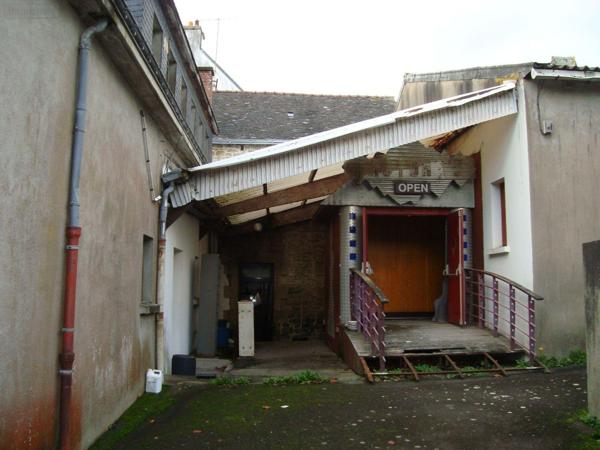 Local mixte (Pro/Hab) à vendre à Cléguérec dans le Morbihan (56480), ref : 063-192