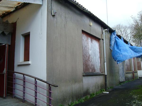 Local mixte (Pro/Hab) à vendre à Cléguérec dans le Morbihan (56480), ref : 063-192