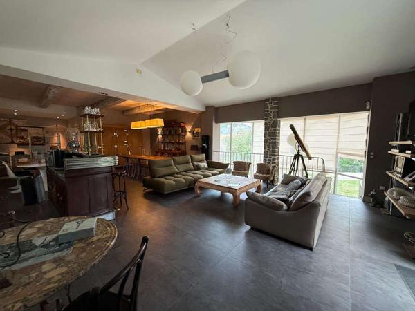 NESMY / Vente Maison 7 Pièces 211 m²