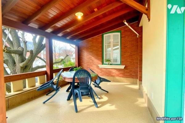 Maison familiale avec piscine et possibilité de deux logements – Quartier recherché