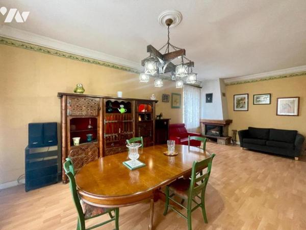 Maison familiale avec piscine et possibilité de deux logements – Quartier recherché