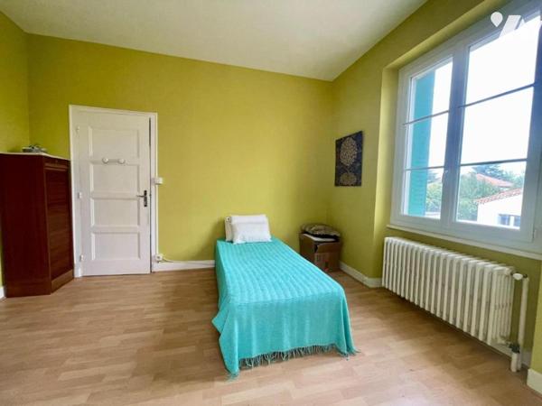 Maison familiale avec piscine et possibilité de deux logements – Quartier recherché