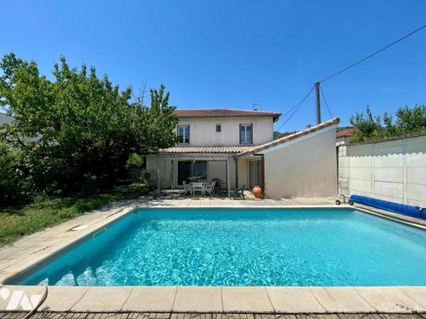 Maison familiale avec piscine et possibilité de deux logements – Quartier recherché