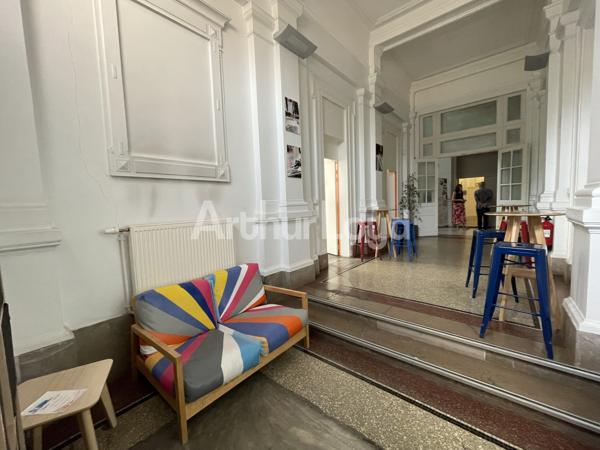 Bureaux lumineux et modulables à louer dans un immeuble sécurisé avec cahet et accessible - Zone Franche de Roubaix