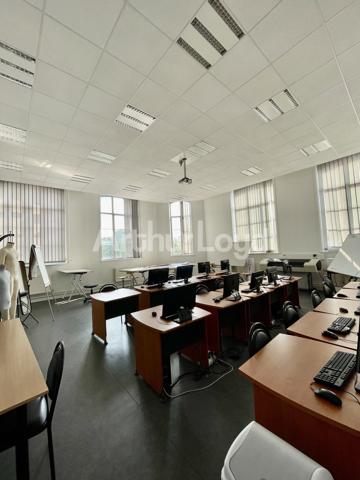 Bureaux lumineux et modulables à louer dans un immeuble sécurisé avec cahet et accessible - Zone Franche de Roubaix