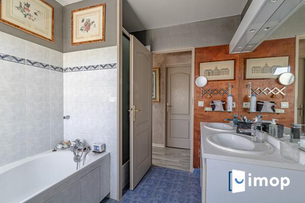 Maison familiale avec piscine et beaux volumes – Terrain de 1135 m²