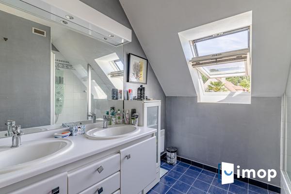 Maison familiale avec piscine et beaux volumes – Terrain de 1135 m²