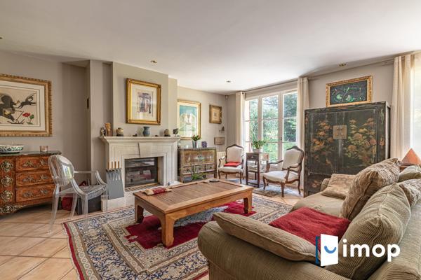 Maison familiale avec piscine et beaux volumes – Terrain de 1135 m²