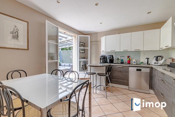 Maison familiale avec piscine et beaux volumes – Terrain de 1135 m²