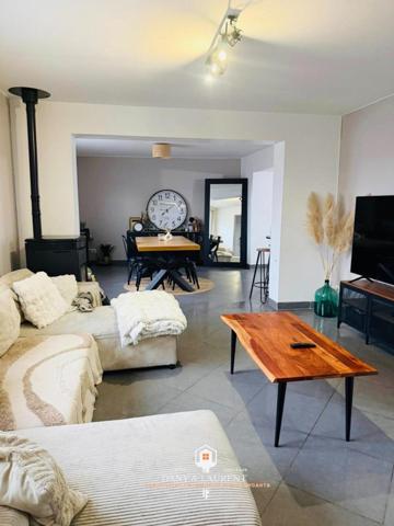 jolie maison famillialle entièrement rénové avec un trés beau jardin